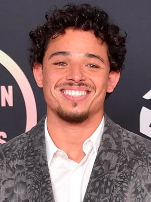 Энтони Рамос в роли Убийцы